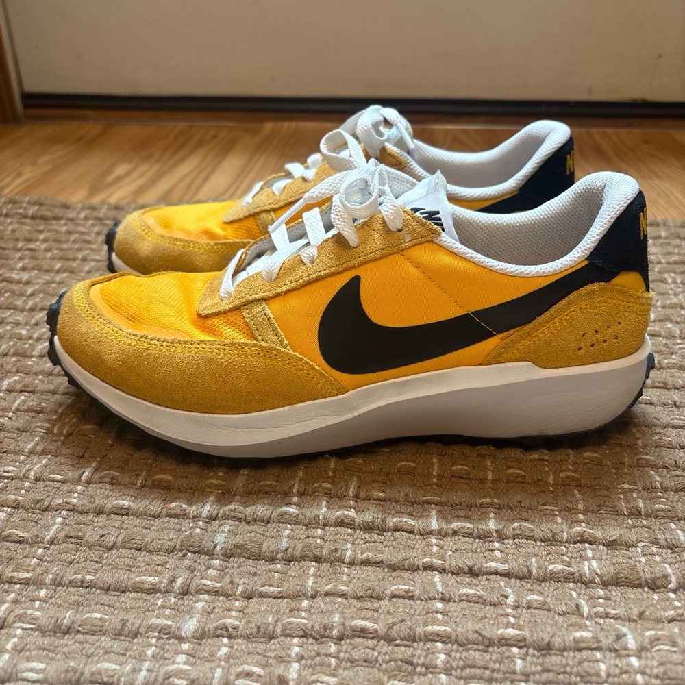 Mens Nike WAFFLE NAV 'UNIVERSITY GOLD BLACK WHITE GOLD LEAF'